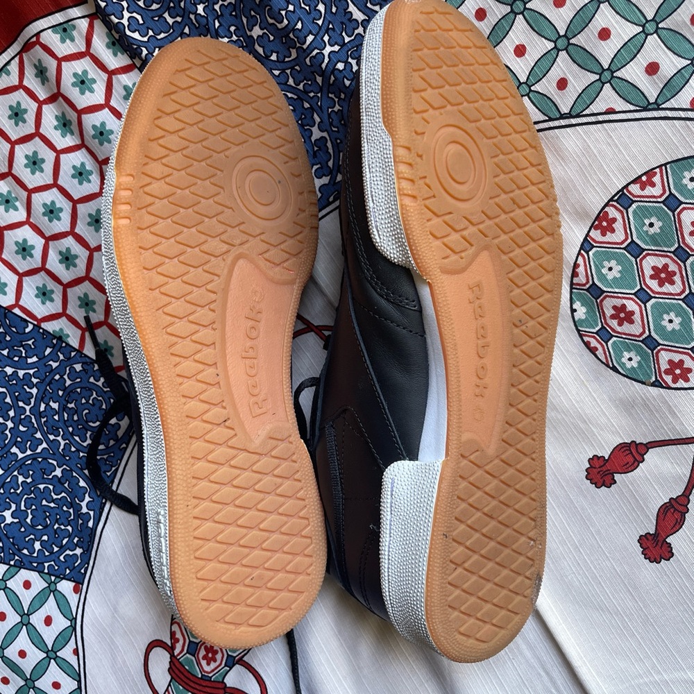 Women’s Reebok classics - Picture 2 of 4